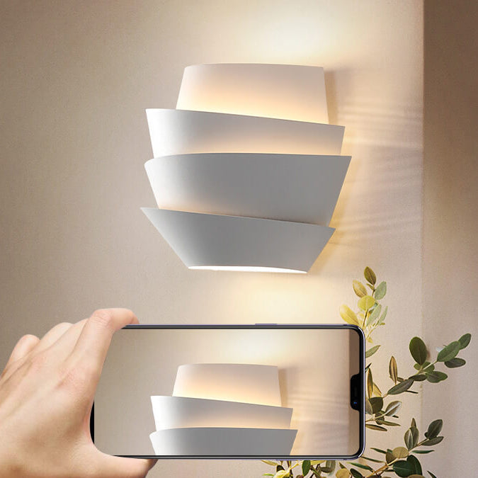 Lámpara de Pared de Diseño Nórdico con Iluminación Doble de Metal