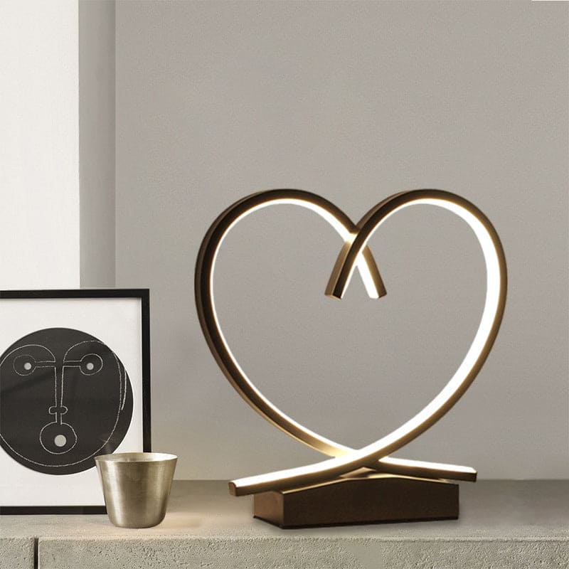 Table de nuit en bois massif design cœur romantique