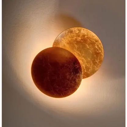 Lámpara de Pared de Diseño Elegante con Forma de Eclipse