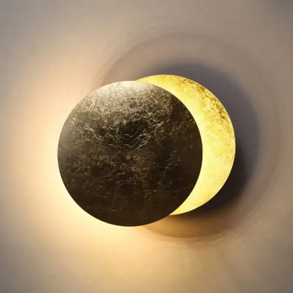 Lámpara de Pared de Diseño Elegante con Forma de Eclipse