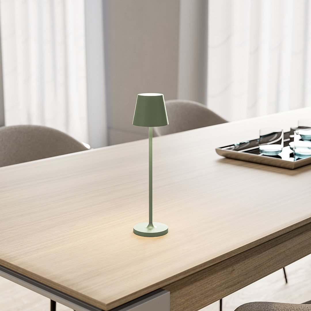Lámpara LED compacta con pantalla táctil y larga vida útil