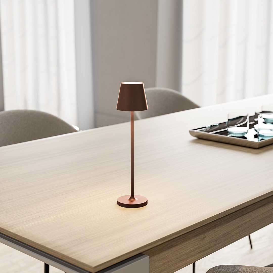 Lámpara LED compacta con pantalla táctil y larga vida útil