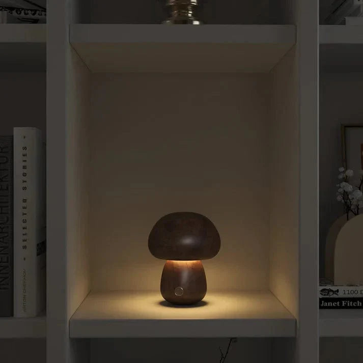 Lámpara de hongo en madera natural