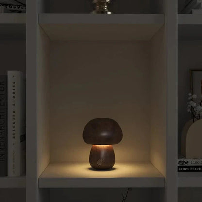 Lámpara de hongo en madera natural